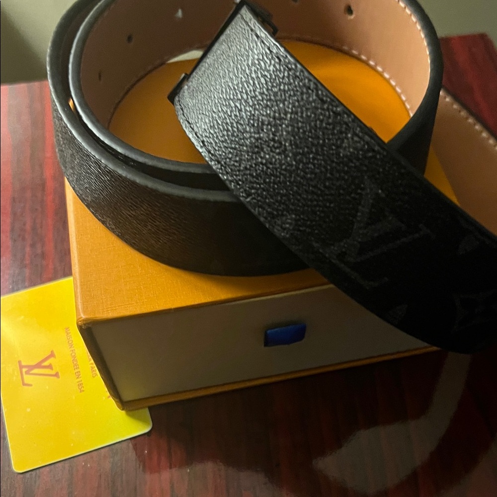 Louis Vuitton Men's Black Monogram LV Initiales Belt with Matte Black Buckle - Picture 4 of 4